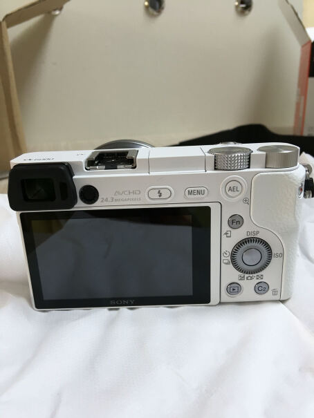 索尼A6000微单相机双镜头套装（银色）有防抖吗？