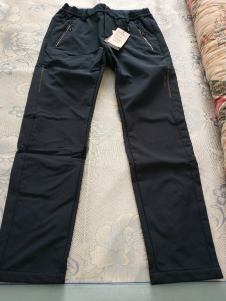 伯希和户外软壳冲锋裤看尺寸这款裤长比其它的要短不少，是档很浅吗？