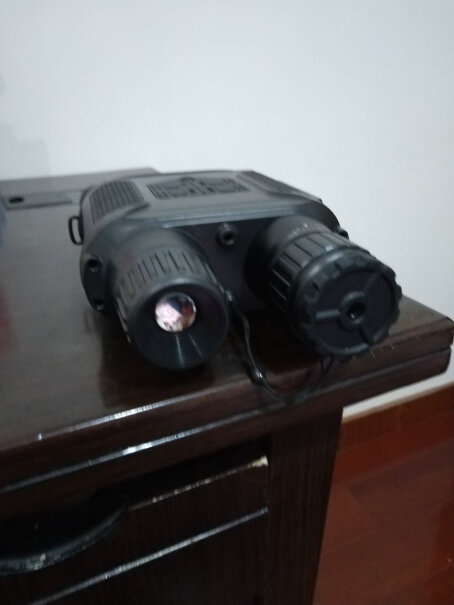 美可瑞红外线双筒数码夜视仪全黑可拍照录像户外可以带头上不用手拿么？