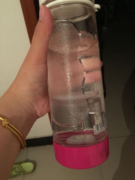 绿珠lvzhu运动水杯问一下杯子能装开水么？100度的。杯子的材质有没有说明，是pp还是pe