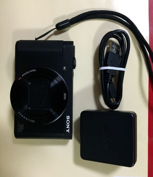 索尼DSC-HX60数码相机数码相机怎么拉近或推远镜头？