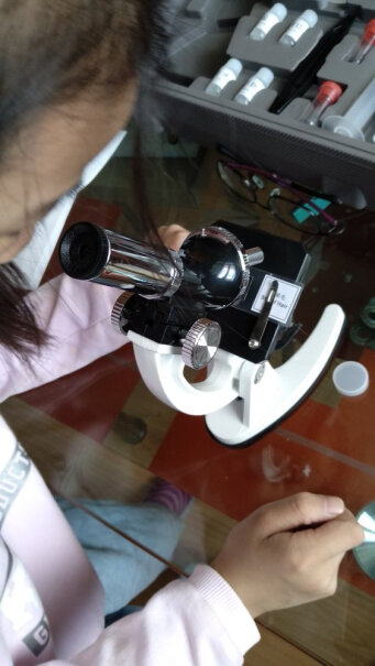 星特朗微观科普儿童显微镜学生里面有配套的盖玻片载玻片之类的吗？