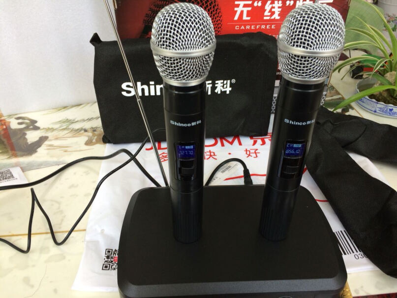 新科Shinco H94 无线麦克风是不是插在扩音器上就可以用了！？