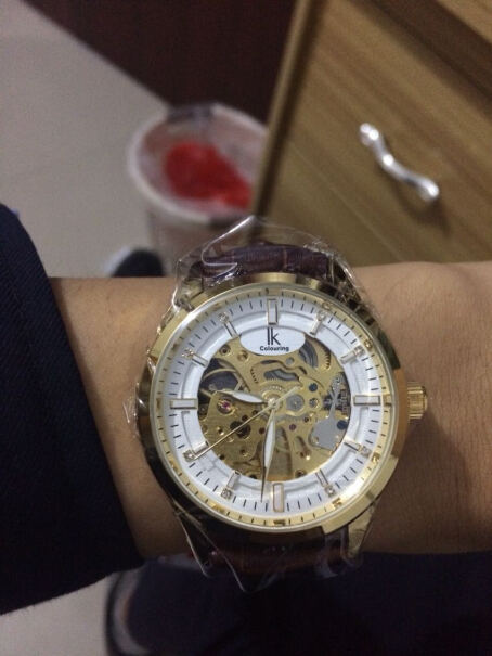 阿帕琦IK手表镂空全自动夜光机械表这款手表金色和银色推荐哪款？蓝宝石镜面和普通的有什么区别？谢谢大家？