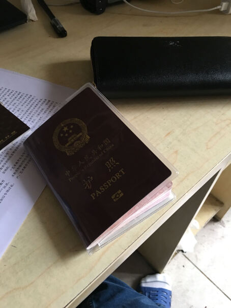 JAJALIN护照套旅行护照夹证件包走自助通关的E通道需要取出来么？