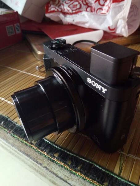 索尼DSC-HX60数码相机数码相机拍摄的照片有年月日及时间水印吗？