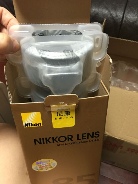 尼康AF-S DX标准定焦镜头这个镜头是自动对焦吗？