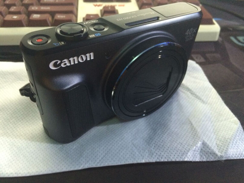 佳能PowerShot SX720 HS数码相机有相机套吗？