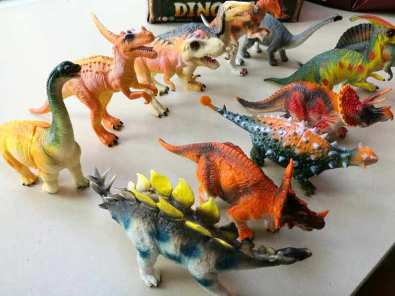 Gosnell恐龙玩具模型24只套装侏罗纪霸王龙动物仿真模型材料硬吗大概有多大？
