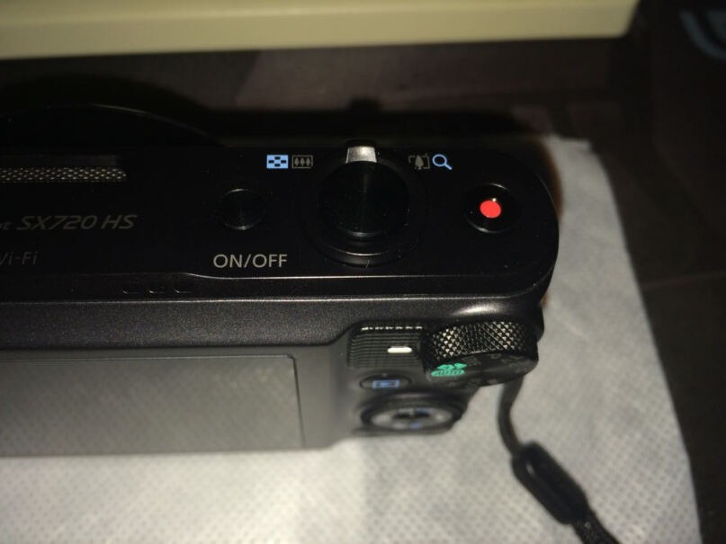 佳能PowerShot SX720 HS数码相机此相机是触屏吗？