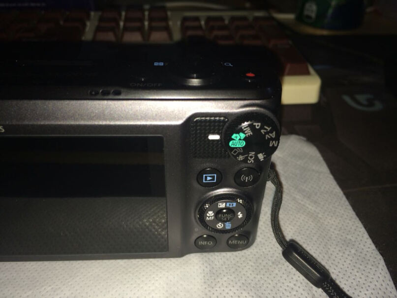 佳能PowerShot SX720 HS数码相机此相机是触屏吗？