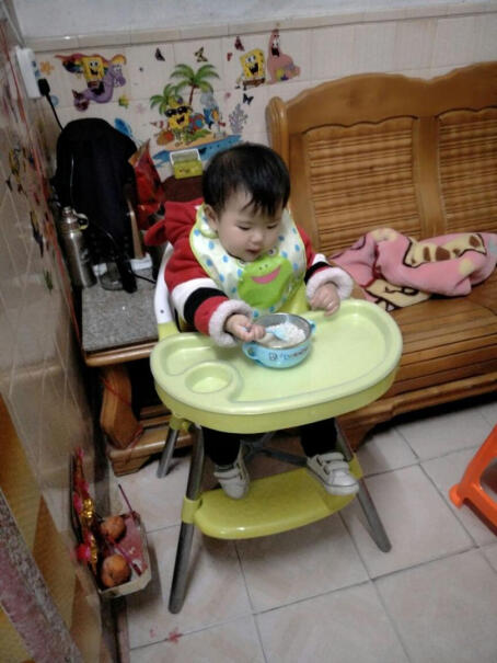Tobaby儿童餐椅宝宝饭桌高低调节拼接座位宽度有多少厘米？会不会2岁多就坐不进去了？会不会像饭店里面的宝宝椅那么小？