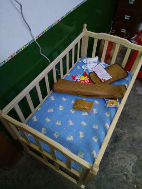 HUGBB实木无漆婴儿床童床宝宝床，可变摇床这个宽和长各是多少？