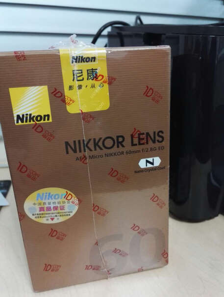 尼康微距镜头105mm f/2.8G这个拍微距是，镜头离物体有多远？