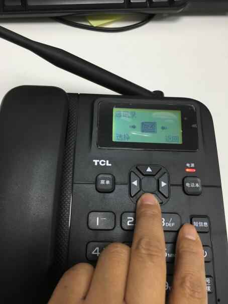 TCL插卡电话机您好。我向问您一个问题。能不能上最小卡。就像手机号小的吗。大小都可以的？？