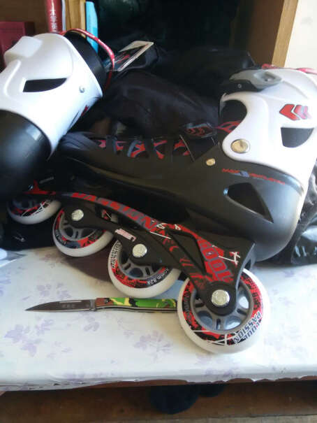 单排轮滑鞋美洲狮溜冰鞋成人轮滑鞋可调码旱冰鞋男女直排滑冰鞋黑红分析应该怎么选择,应该注意哪些方面细节！