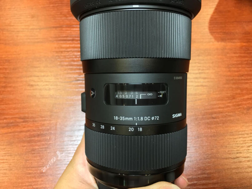 适马18-35mm F1.8 DC HSM镜头尼康D40能用吗？跑不跑焦？