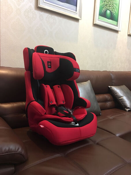 感恩宝宝汽车儿童安全座椅阿瑞斯钢骨架汽车isofix硬接口头枕塑料软不软。结实不结实？