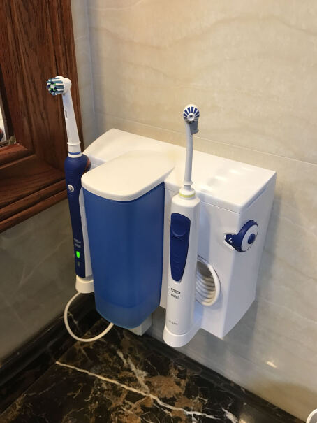 欧乐B电动冲牙器成人口腔护理洗牙器水牙线洗牙机OC20这个机器多高多大 可以放在洗脸台上吗？