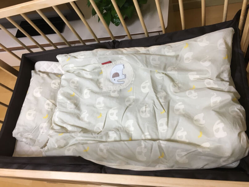 婴儿床farska全实木婴儿床坑不坑人看完这个评测就知道了！评测质量好不好？