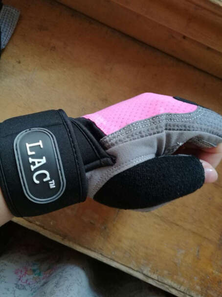 健身手套LAC透气防滑半指健身手套女男护腕哑铃器械训练运动手套来看看图文评测！质量靠谱吗？
