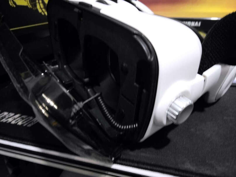 小宅Z4智能VR眼镜耳机能拆吗？