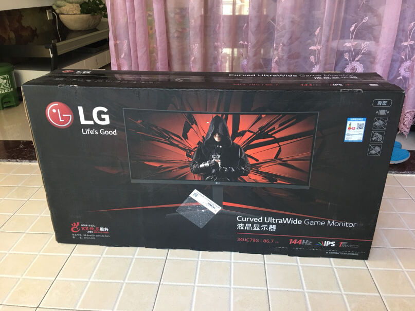LG27英寸请问电脑桌得配多大的啊？