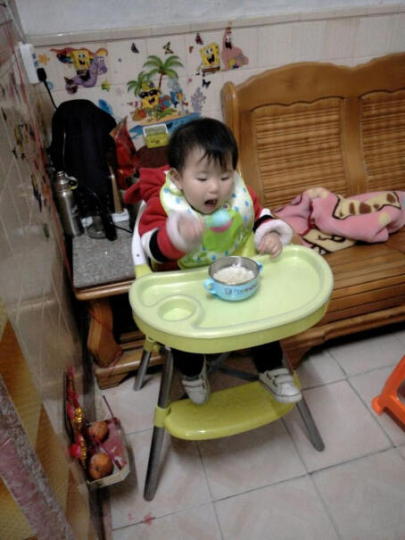 Tobaby儿童餐椅宝宝饭桌高低调节拼接座位宽度有多少厘米？会不会2岁多就坐不进去了？会不会像饭店里面的宝宝椅那么小？