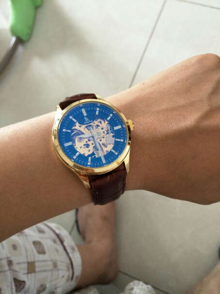 阿帕琦IK手表镂空全自动夜光机械表现在我的这个，发条也锈蚀了？