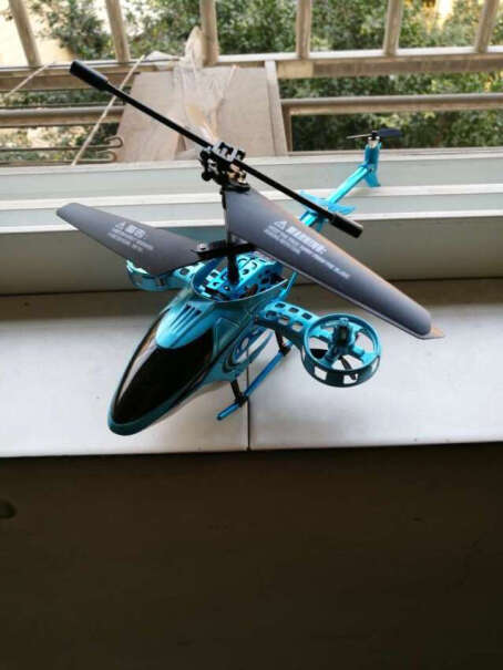 勾勾手遥控飞机玩具遥控合金耐摔遥控直升机男孩航模玩具飞机耐摔吗？