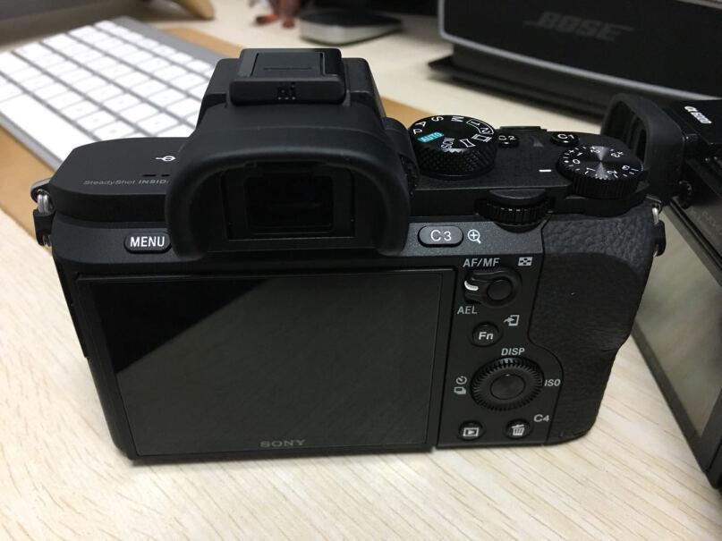 SONY Alpha 7 II 微单相机没有内存卡送吗？购买了单机和镜头 除了内存卡还需要买些什么？