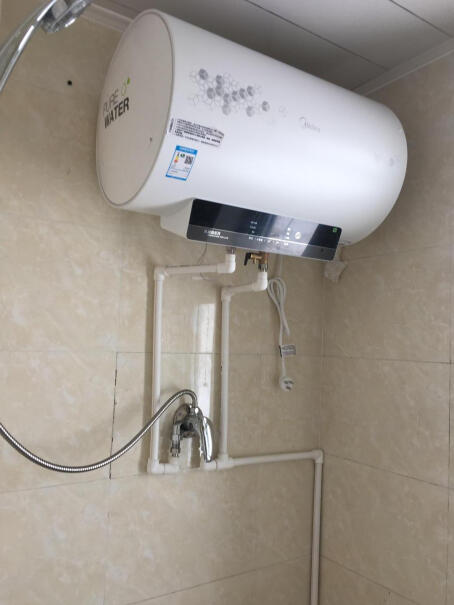 美的60升电热水器无线遥控烧水显示热水的百分比吗？就是显示烧了多少水吗？