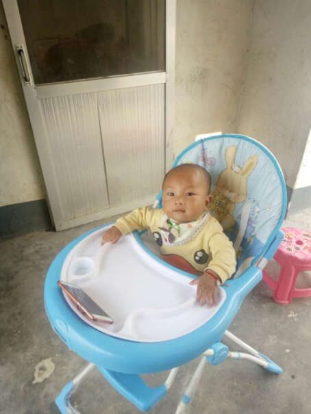 神马shnema多功能婴儿餐椅请问高低可以调吗？