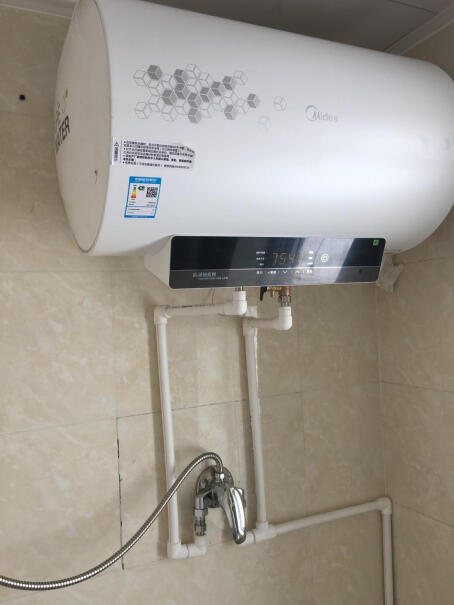 美的60升电热水器无线遥控烧水显示热水的百分比吗？就是显示烧了多少水吗？