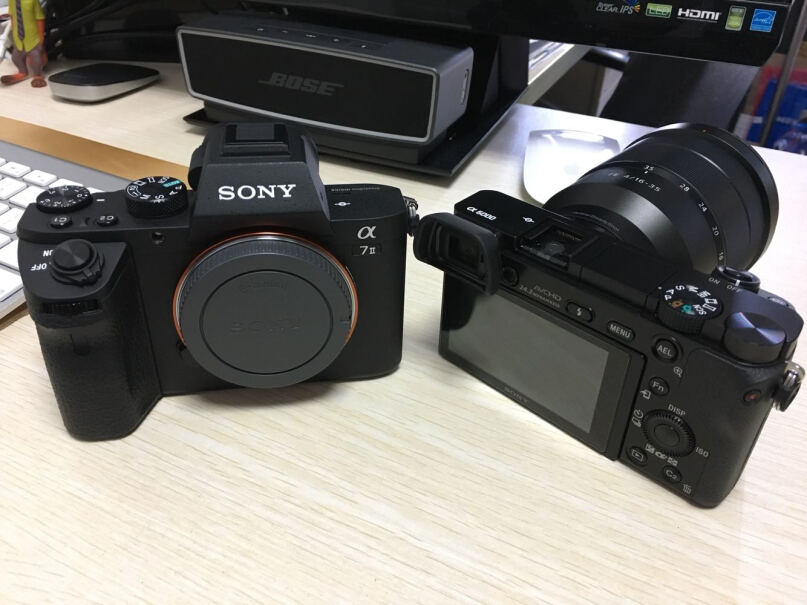 SONY Alpha 7 II 微单相机看大家买的外包装塑封膜上都有京东字样 为什么我的没有呢 直接一个透明膜？