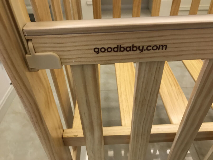 gb好孩子婴儿床垫栏杆上的塑料要抽掉吗？