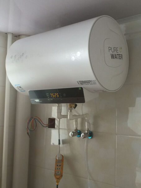 美的60升电热水器无线遥控我的为什么出水特别小，有时候洗着洗着热水几乎不出来了，上面热水提示很多，是不是压力小还是热水器问题？