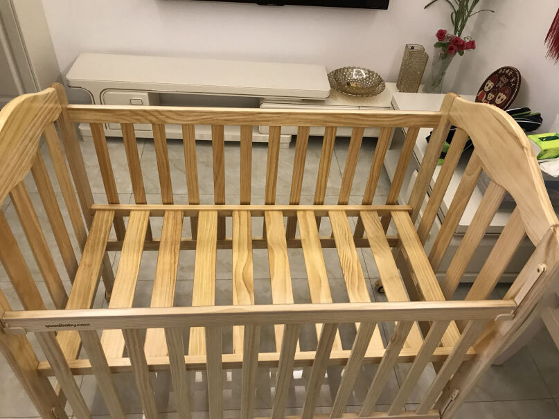 gb好孩子婴儿床垫栏杆上的塑料要抽掉吗？