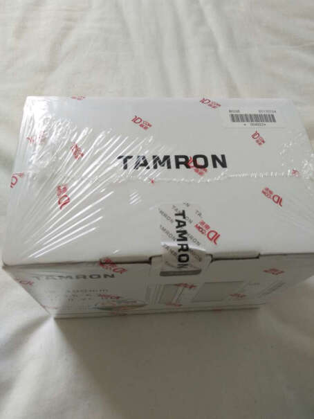 腾龙(Tamron)B028 18-400mm镜头佳能80D能用该镜头吗？