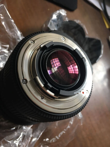 适马18-35mm F1.8 DC HSM镜头这个头尼康d3000能用吗，用于婚礼跟拍照相可以吗？