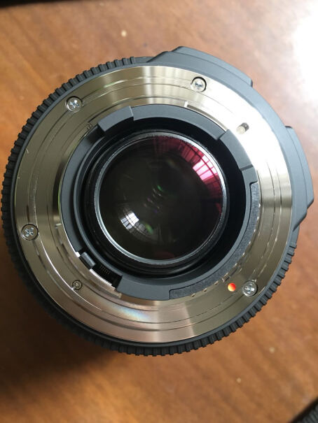 适马18-35mm F1.8 DC HSM镜头这个头尼康d3000能用吗，用于婚礼跟拍照相可以吗？