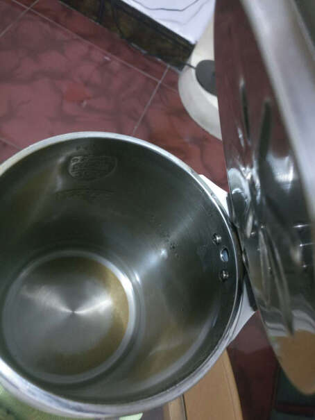 九阳烧水壶热水壶电热水壶开水煲煮水壶家用快壶304不锈钢壶嘴是与壶身一体的还是粘上的啊？