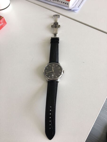 天梭TISSOT瑞士手表杜鲁尔系列皮带机械男士经典复古手表有买一两个月皮带就磨损了吗？