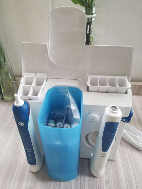 欧乐B电动冲牙器成人口腔护理洗牙器水牙线洗牙机OC20自己可以操作，还是要另人帮助冲洗？