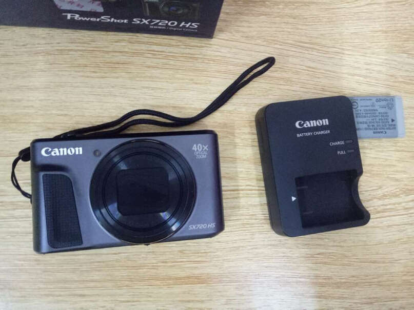 佳能PowerShot SX720 HS数码相机这个能拍vlog吗？有翻转屏吗？