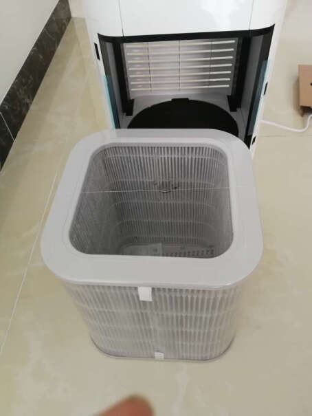 美的空气净化器家用净化器滤网脏了，能用水冲洗么？