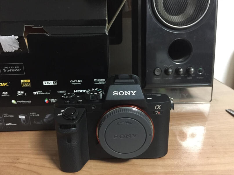 索尼Alpha 7R II微单相机有配相机包吗？