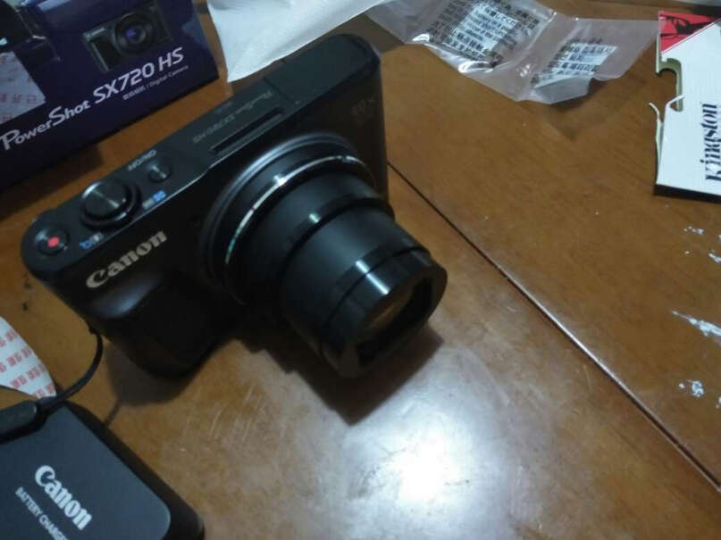 佳能PowerShot SX720 HS数码相机镜头有灰尘怎么办？