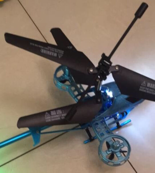勾勾手遥控飞机玩具遥控合金耐摔遥控直升机男孩航模玩具飞机大慨充一次电能耍多久？
