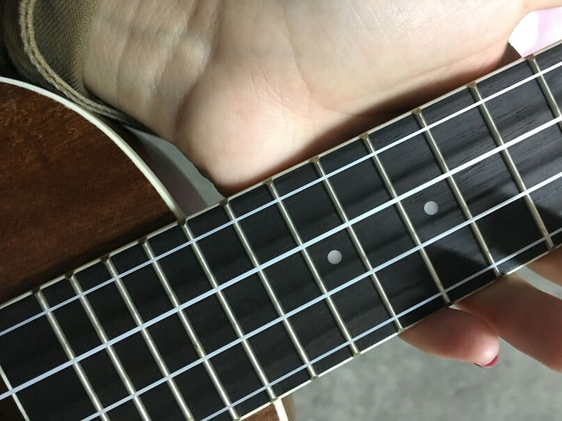 TOM尤克里里ukulele乌克丽丽沙比利入门小吉他23英寸一米八的爷们用23会不会小？